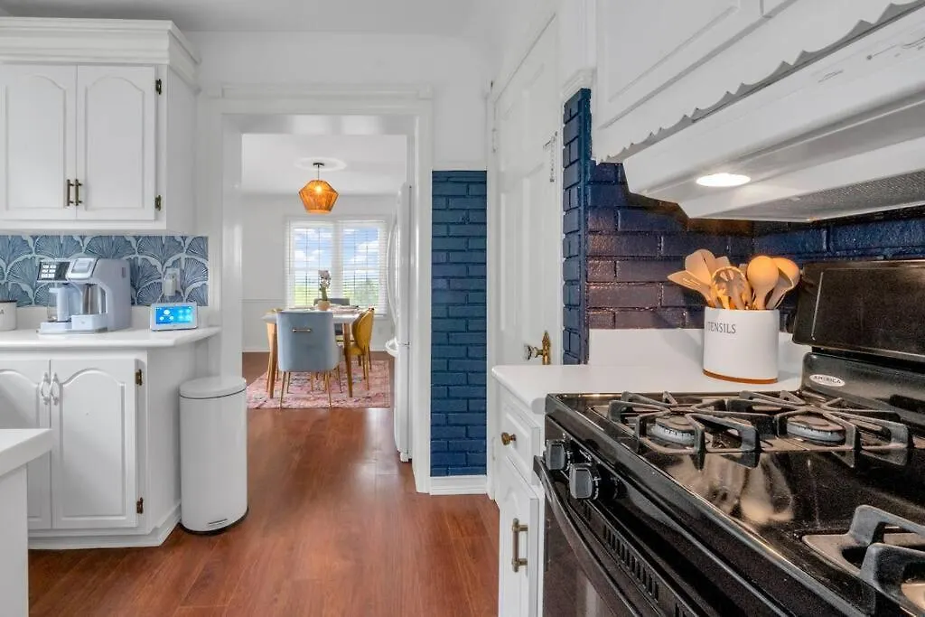 Villa Brand New, Renovated Urban Oasis With Plenty Of Parking Pittsburgh 0*,  USA