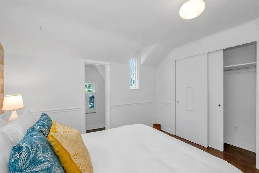 Villa Brand New, Renovated Urban Oasis With Plenty Of Parking Pittsburgh