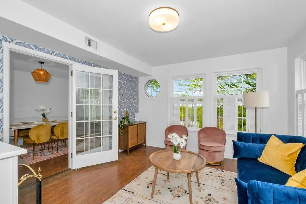 Villa Brand New, Renovated Urban Oasis With Plenty Of Parking Pittsburgh