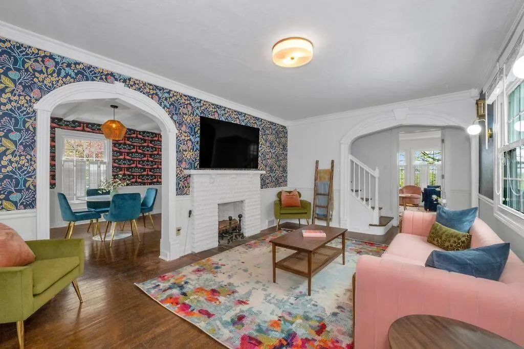 Villa Brand New, Renovated Urban Oasis With Plenty Of Parking Pittsburgh