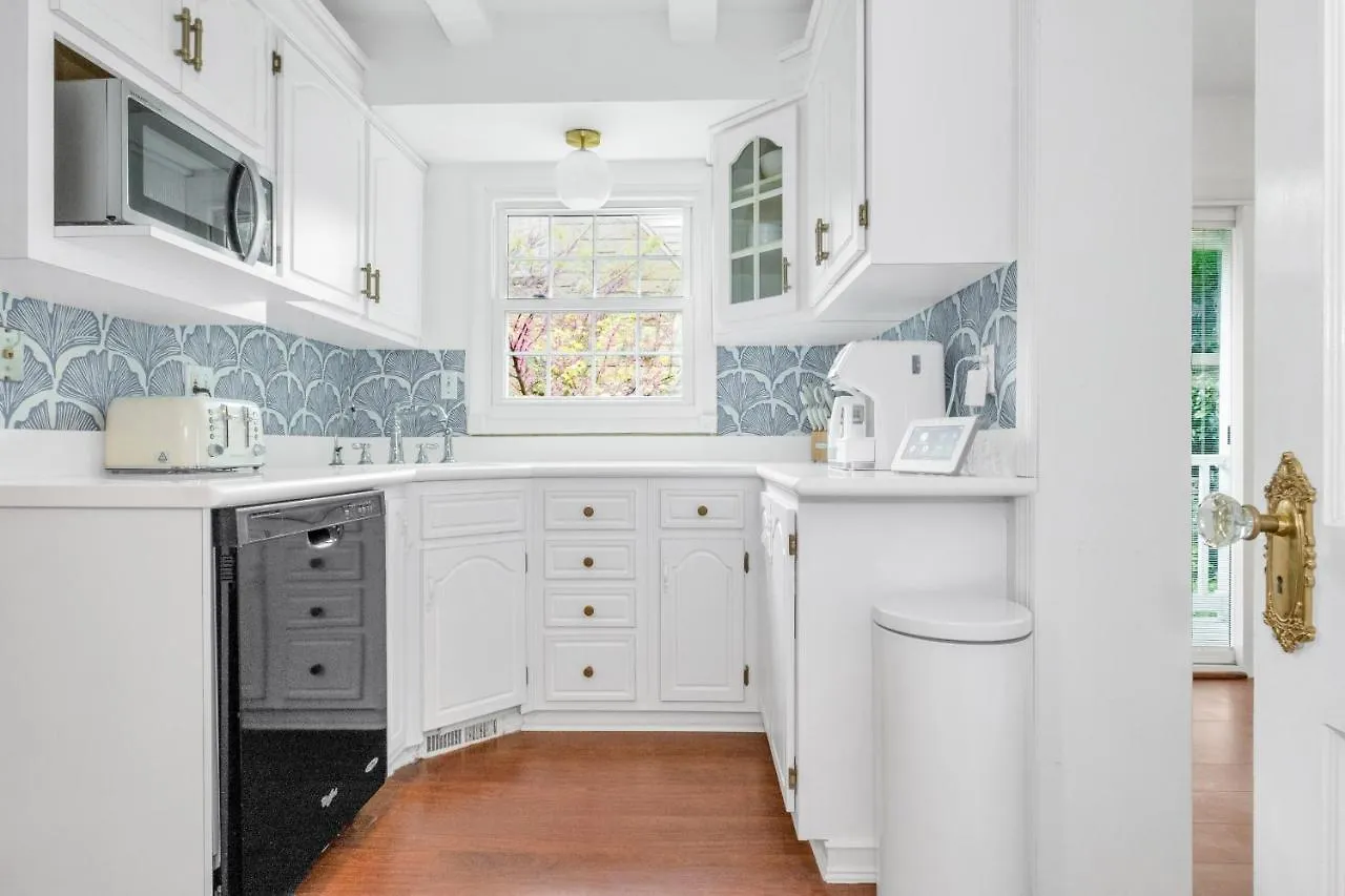 Villa Brand New, Renovated Urban Oasis With Plenty Of Parking Pittsburgh Ferienhaus