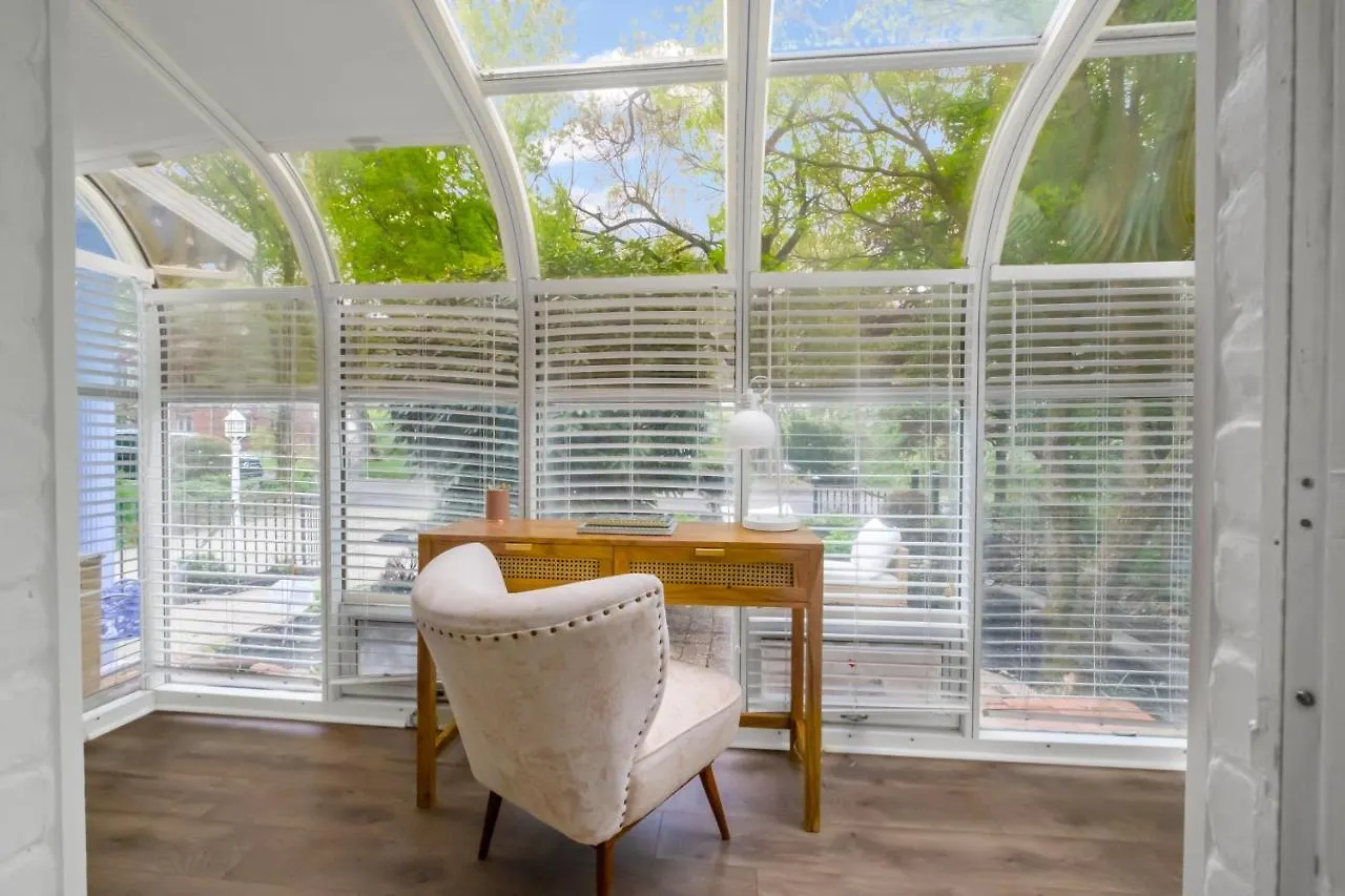 Villa Brand New, Renovated Urban Oasis With Plenty Of Parking Pittsburgh