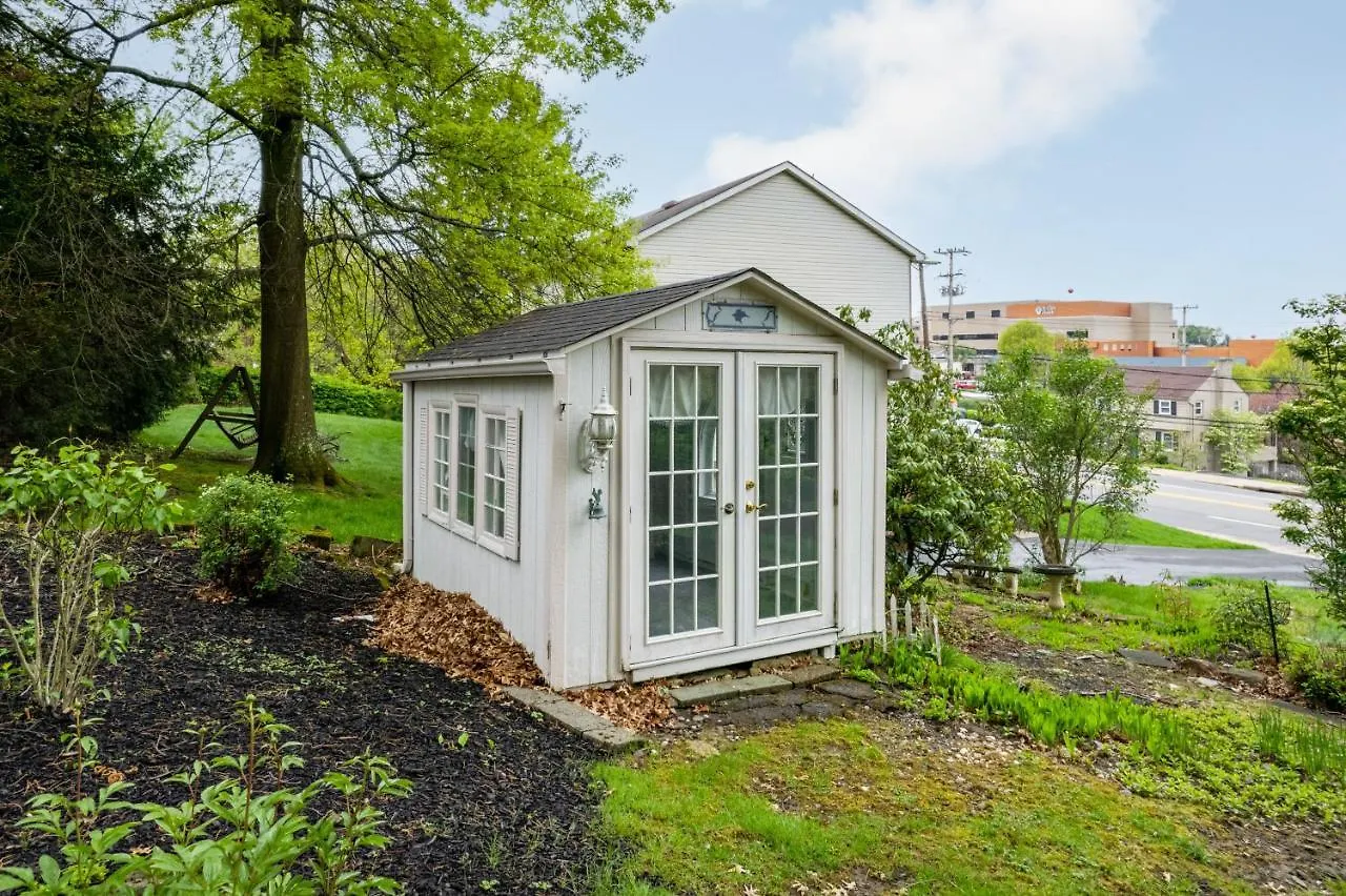 Villa Brand New, Renovated Urban Oasis With Plenty Of Parking Pittsburgh